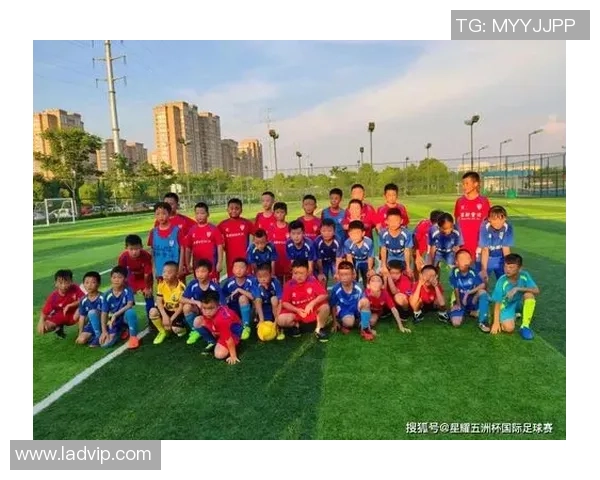 许家印携手足球明星共创中国足球新篇章助力青少年成长与发展