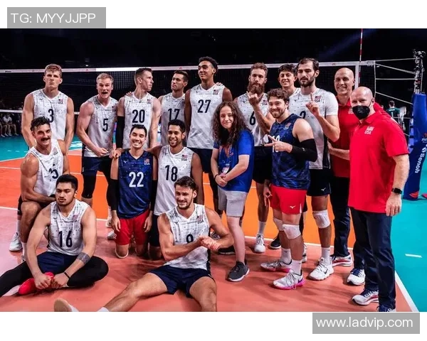 重庆足球队以55分领跑杯赛积分榜展现强劲实力和夺冠希望