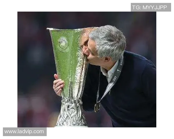 巴西足球明星穆里尼奥的传奇之路与辉煌成就揭秘