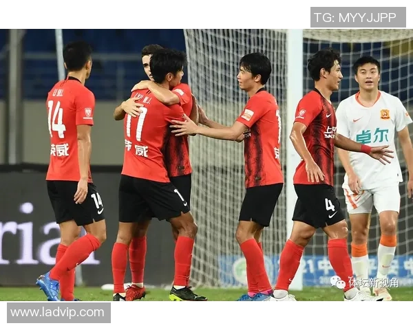 深圳排球队以68分领跑精英赛积分榜展现强劲实力和团队合作精神